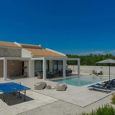 Zante Prime Heated Pool Willa
