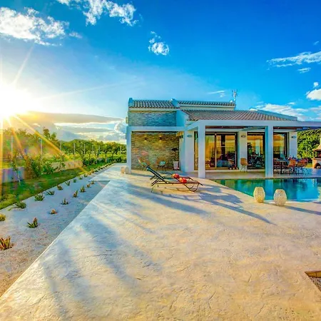 Zante Prime Heated Pool * Πλάνος